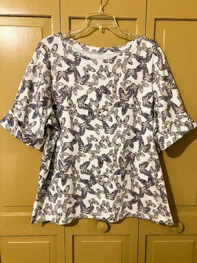 Womans Hastings & Smith White/Gray/Blue Butterfly Print Elbow Sleeve Top.Size 2X
